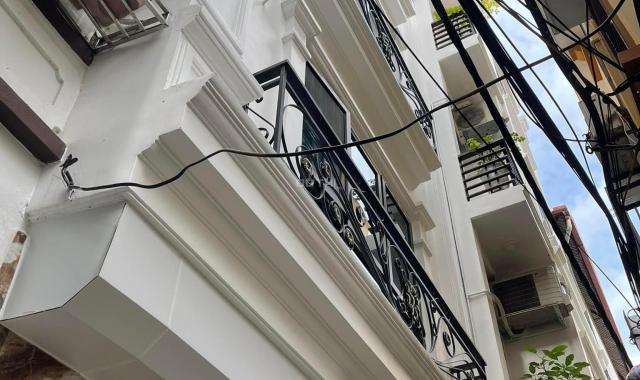 Bán nhà 9 phố Hào Nam  35m2 xây 5T mặt tiền 3.62 m giá bán 4.45Tỷ cách phố 2 nhà