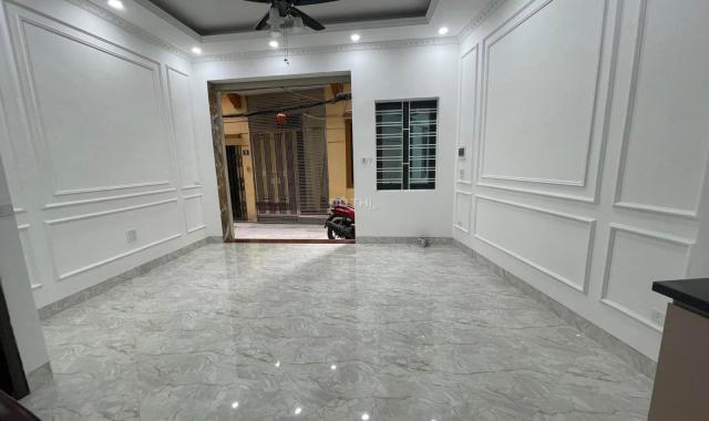 Bán nhà 9 phố Hào Nam  35m2 xây 5T mặt tiền 3.62 m giá bán 4.45Tỷ cách phố 2 nhà