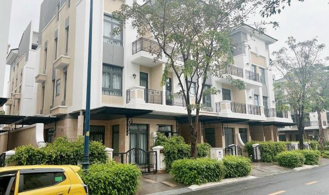 Bán nhà gần Vòng Xoay Phú Hữu Quận 9, ngang 7, full nội thất mới, giá bán 15.5tỷ, đường lớn.