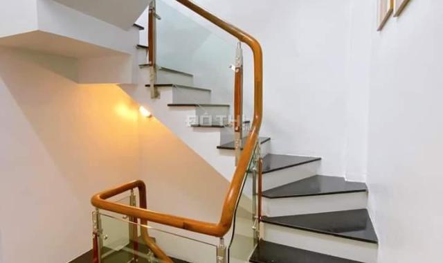 Nhà mới đẹp 30m2 ngõ phố lạc long quân cần bán