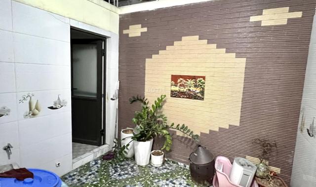 Cho thuê nguyên nhà 4 tầng mặt ngõ 254 Văn Cao, oto ra vào thoải mái
