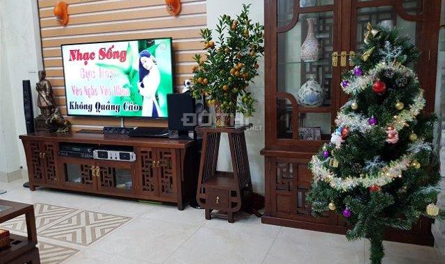 TT CẦU GIẤY - 50M Ô tô tránh - Nhà Đẹp Ngõ thông thoáng - Giá 5.3 tỉ