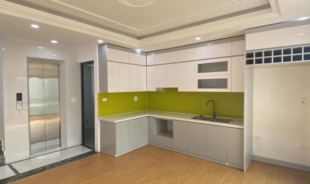 Bán nhà riêng mới xây gần ngõ ô tô 35 Cát Linh, 6 tầng thang máy, CẮT LỖ GIẢM 1.5 TỶ, gần ô tô