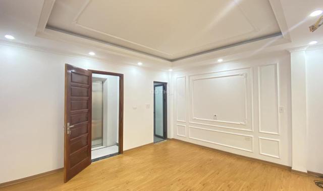 Bán nhà riêng mới xây gần ngõ ô tô 35 Cát Linh, 6 tầng thang máy, CẮT LỖ GIẢM 1.5 TỶ, gần ô tô