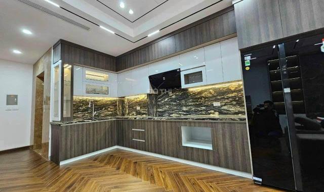 Bán nhà phố Nguyễn Văn Cừ gấp, xây nhiều tâm huyết gần 100m, 6 tầng, giá hơn 10 tỷ