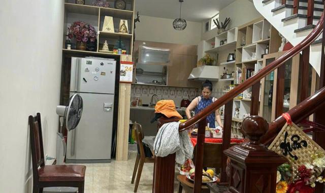 Bán nhà tại Hồ Tây - Đặng Thai Mai DT 220m2 - MT 9m