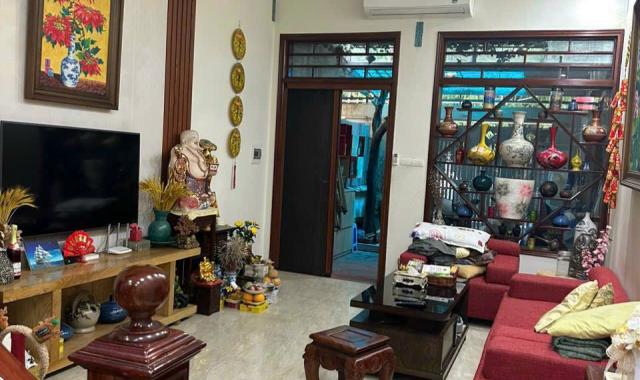Bán nhà tại Hồ Tây - Đặng Thai Mai DT 220m2 - MT 9m