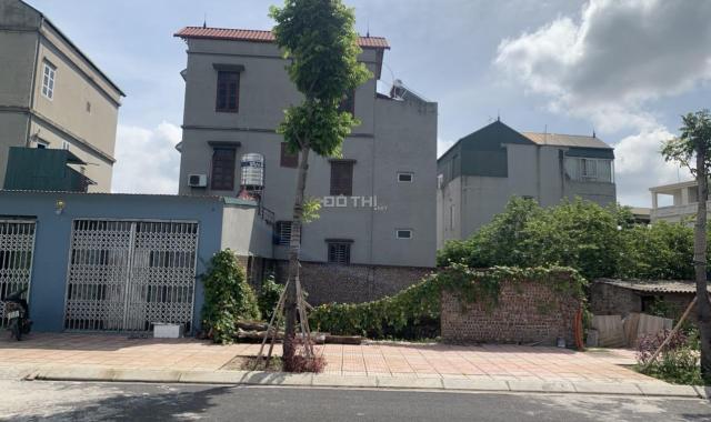 Bán gấp 141m đất đấu giá Cự Khối, đường 13m, mặt tiền 10m vỉa hè 2m giá 98 triệu