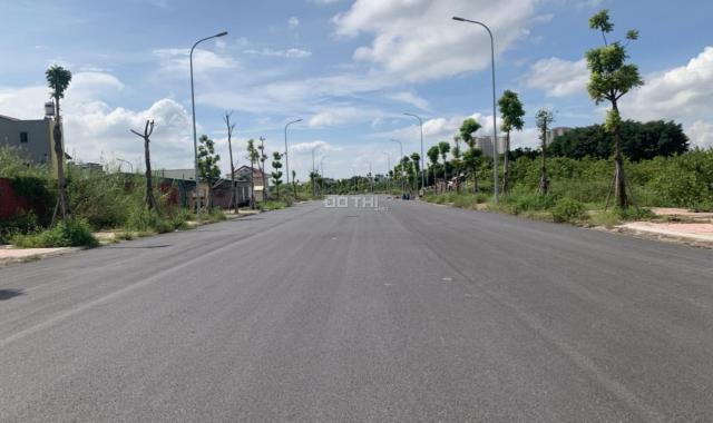 Bán gấp 141m đất đấu giá Cự Khối, đường 13m, mặt tiền 10m vỉa hè 2m giá 98 triệu