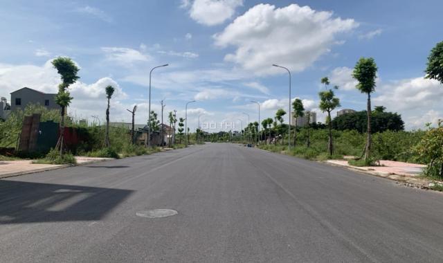 Bán gấp 141m đất đấu giá Cự Khối, đường 13m, mặt tiền 10m vỉa hè 2m giá 98 triệu