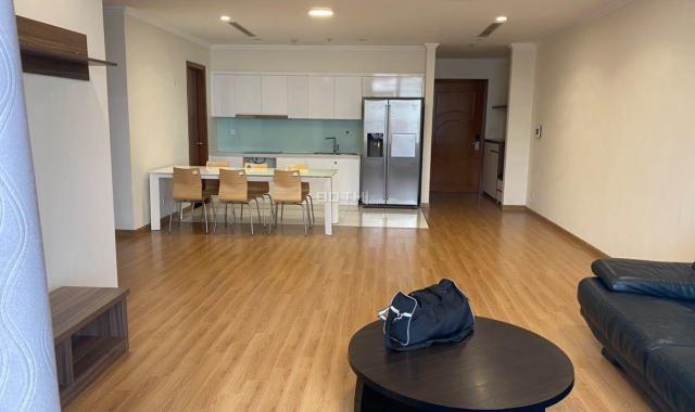 Cho thuê căn hộ tầng 18 chung cư Vinhomes Nguyễn Chí Thanh,3PN, giá chỉ 28tr - lh 0914167722