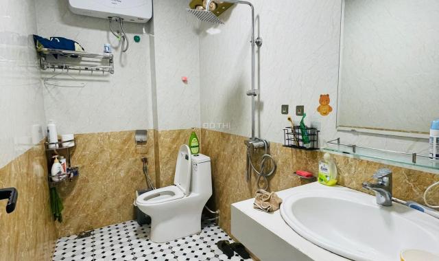 Bán Nhà Quận Đống Đa, Lô Góc, Gần Phố, Ngõ rộng. 28m x5 tầng, MT 3,5m. 3,x tỷ