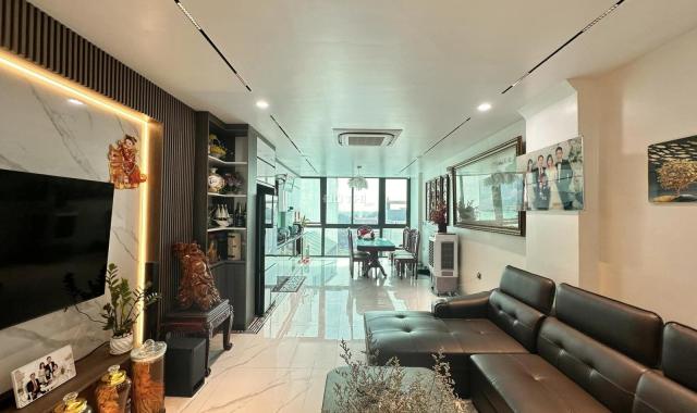 Bán trực tiếp nhà riêng tại phố Nguyễn Chí Thanh, Đống Đa. 55m2, 7 tầng, oto vào nhà.  giá 13,4 tỷ
