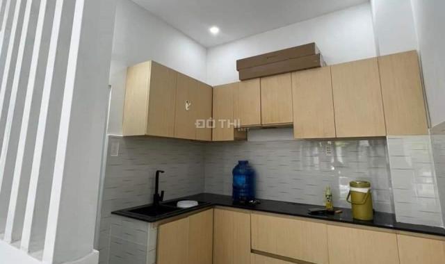 Nhà mới xây 3 tầng, ô tô đỗ cửa đường Nguyễn Sơn ND, 4.5 tỷ