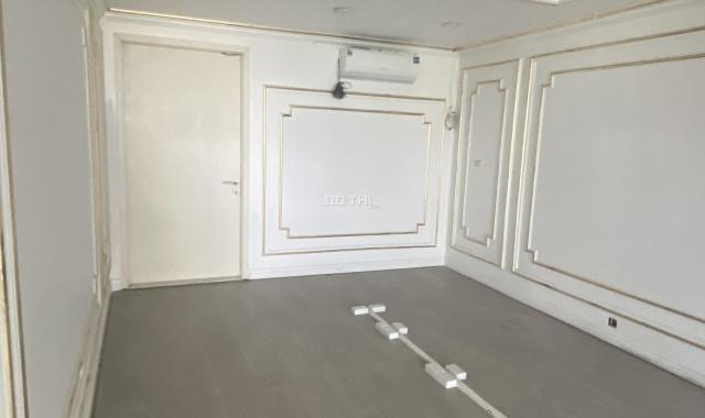 Cho thuê sàn văn phòng 150 m2, thoáng, đã ngăn sẵn phòng làm việc