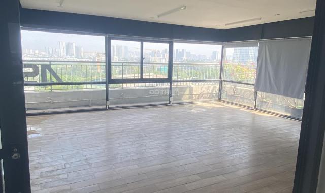 Cho thuê sàn văn phòng 150 m2, thoáng, đã ngăn sẵn phòng làm việc