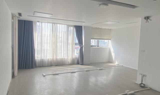 Cho thuê sàn văn phòng 150 m2, thoáng, đã ngăn sẵn phòng làm việc