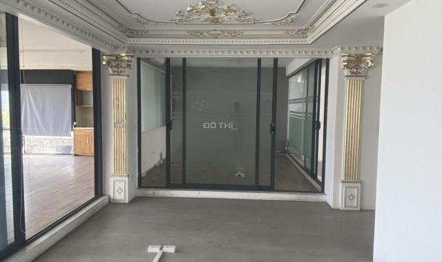 Cho thuê sàn văn phòng 150 m2, thoáng, đã ngăn sẵn phòng làm việc