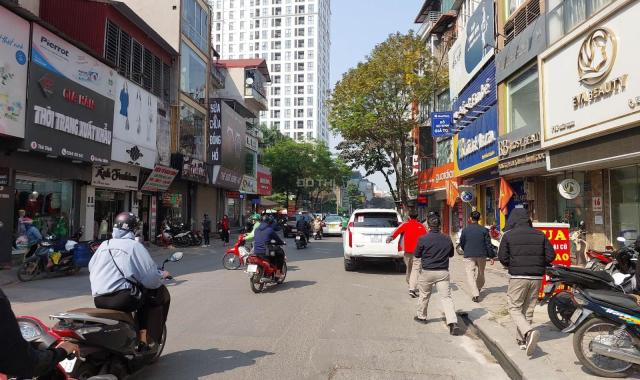 Nhà mặt phố Thái Thịnh, gần ngã 4 đông đúc, tiện kinh doanh, cho thuê đặt quảng cáo