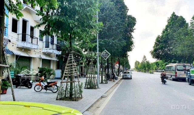 Tôi bán nhà 4 tầng, 93 Hoàng Quốc Việt, DT 20m2, MT 3.6m vài bước ra ô tô giá 2.8 tỷ: 0981129026