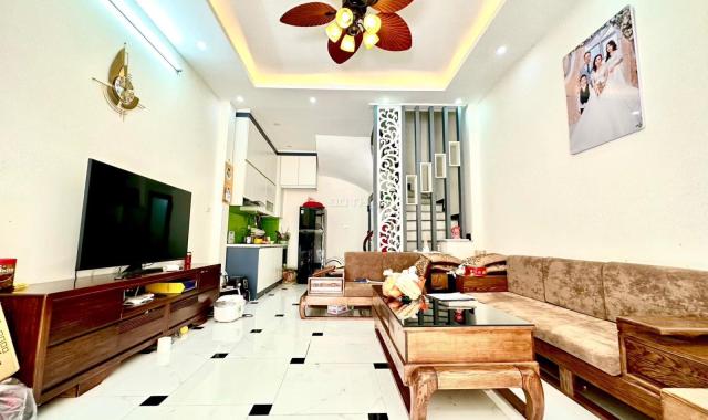 Cầnbán Nhà  riêng Quận Đống Đa. Nhà mới ,ở ngay, 36m x5 tầng. MT3,6m. 4,x tỷ