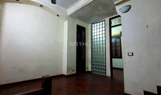 Cần bán nhà Mạc Thái Tổ, Cầu Giấy, 40m2 x 4 tầng, gần phố, kinh doanh, ô tô, giá 9 tỷ.