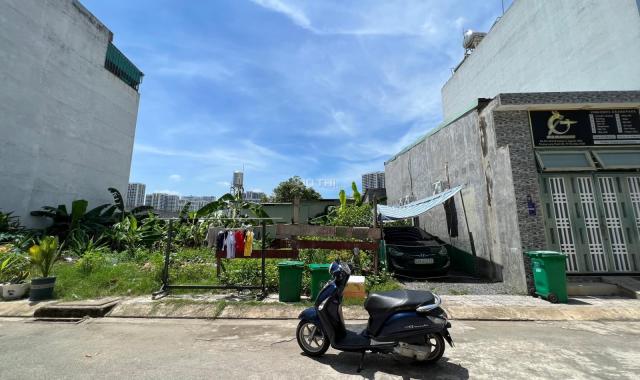 Hạ giá bán gấp lô đất sổ hồng sát Vinhomes q9