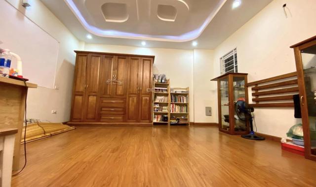 Bán nhà ngõ 205 cách đại sứ quán HQ vài bước chân , 35m2 xây 5 tầng, MT 7m chỉ 4.1 tỷ 0948031338