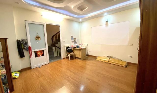 Bán nhà ngõ 205 cách đại sứ quán HQ vài bước chân , 35m2 xây 5 tầng, MT 7m chỉ 4.1 tỷ 0948031338