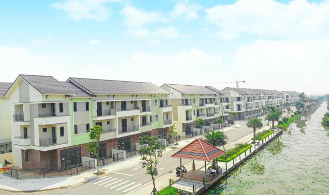 Bán nhà ven sông sen tự nhiên rất đẹp và thơ mộng.