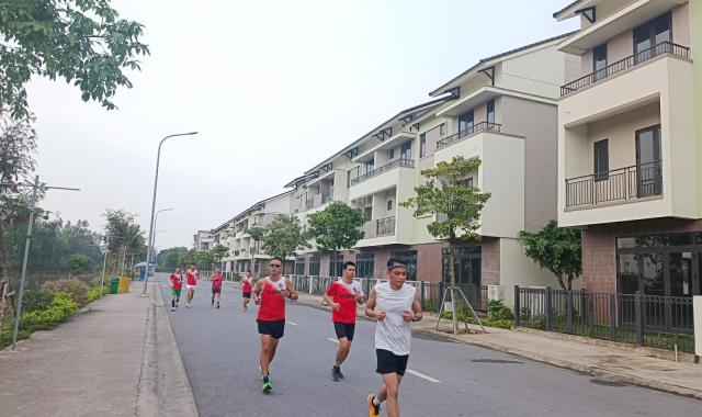 Bán nhà ven sông sen tự nhiên rất đẹp và thơ mộng.