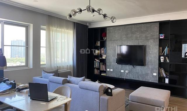 Bán căn hộ tầng cao 142m2, phòng khách rộng