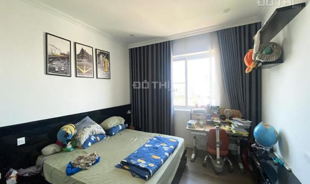 Bán căn hộ tầng cao 142m2, phòng khách rộng