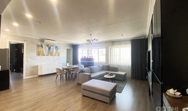 Bán căn hộ tầng cao 142m2, phòng khách rộng