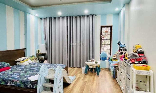 BÁN nhà MP đường 19/5 văn quán hà đông ô tô tránh 5 tầng 86m chỉ 18 tỷ