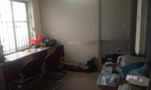 Còn 2 phòng trống cho thuê làm văn phòng (10-15m2) Có sẵn bàn ghế. Giá 2tr/ph