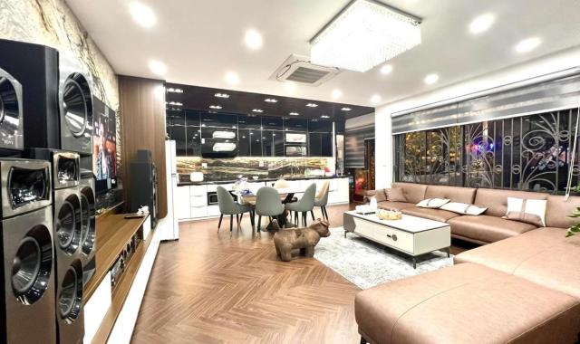 VIP! GIÁ SHOCK! Đầu tư đỉnh cao tòa văn phòng Phố Nguyễn Văn Cừ, dòng tiền khủng, 210m2; 4x tỷ