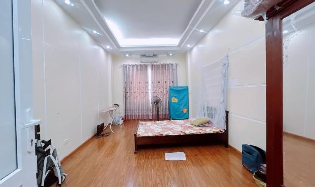 Nhà phố Hoa Bằng, quận Cầu Giấy, gần 40m2 x 5 tầng, 3 phòng ngủ đẹp, nhỉnh 4 tỷ ở ngay!!!