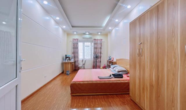 Nhà phố Hoa Bằng, quận Cầu Giấy, gần 40m2 x 5 tầng, 3 phòng ngủ đẹp, nhỉnh 4 tỷ ở ngay!!!