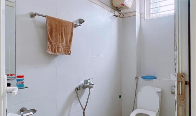 Nhà phố Hoa Bằng, quận Cầu Giấy, gần 40m2 x 5 tầng, 3 phòng ngủ đẹp, nhỉnh 4 tỷ ở ngay!!!