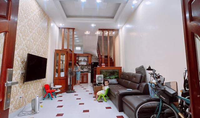 Nhà phố Hoa Bằng, quận Cầu Giấy, gần 40m2 x 5 tầng, 3 phòng ngủ đẹp, nhỉnh 4 tỷ ở ngay!!!