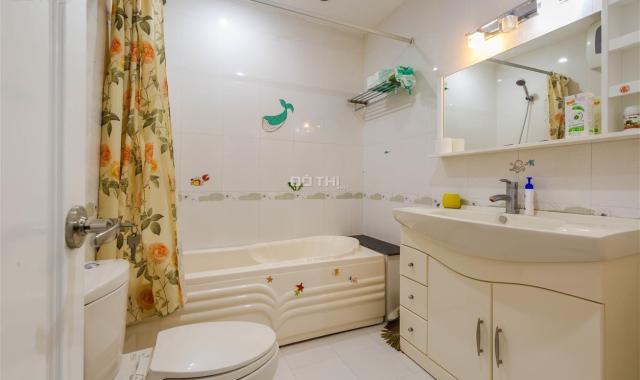 Chính chủ cần bán căn hộ 2 ngủ nội thất đẹp, về ở luôn view rất đẹp tại tòa nhà 93 Lò Đúc Hà Nội