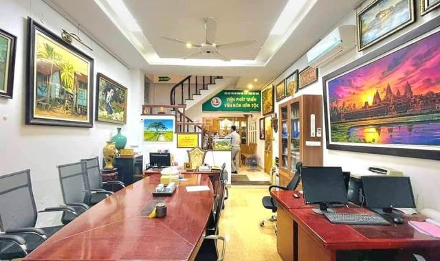 Gấp Gấp Gấp !! Trần Quốc Hoàn - Dt 60m - Mt 5.5m - Ô tô - Nhà đẹp - Giá 9.5 tỷ