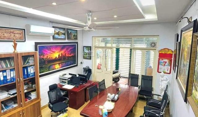 Gấp Gấp Gấp !! Trần Quốc Hoàn - Dt 60m - Mt 5.5m - Ô tô - Nhà đẹp - Giá 9.5 tỷ