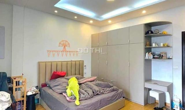 Gấp Gấp Gấp !! Trần Quốc Hoàn - Dt 60m - Mt 5.5m - Ô tô - Nhà đẹp - Giá 9.5 tỷ
