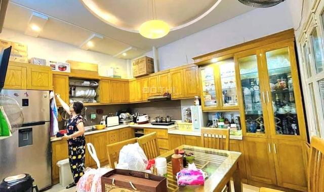 Gấp Gấp Gấp !! Trần Quốc Hoàn - Dt 60m - Mt 5.5m - Ô tô - Nhà đẹp - Giá 9.5 tỷ