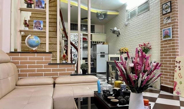 Bán Nhà Quận Đống Đa, Ở Ngay, Dân Xây, Ngõ Rộng. 37m x5 tầng.MT3,9m. 4,x tỷ