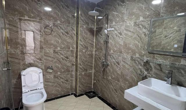 Chính chủ bán nhà ngõ 466 Ngô Gia Tự, Long Biên, 30m2, 5 tầng, 3 ngủ, gần mặt phố, giá 2,9 tỷ