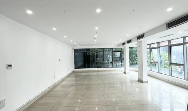 Chính chủ cho thuê văn phòng tại Hoàng Quốc Việt, 2 mặt tiền, diện tích 110m, thông sàn