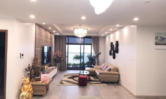 Cho thuê căn 3 ngủ full đồ đẹp ở Discovery - 302 Cầu Giấy, nhà thoáng view đẹp. Lh 0932438182